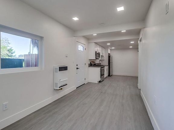 3rd image of 4774 W Point Loma Blvd #A
