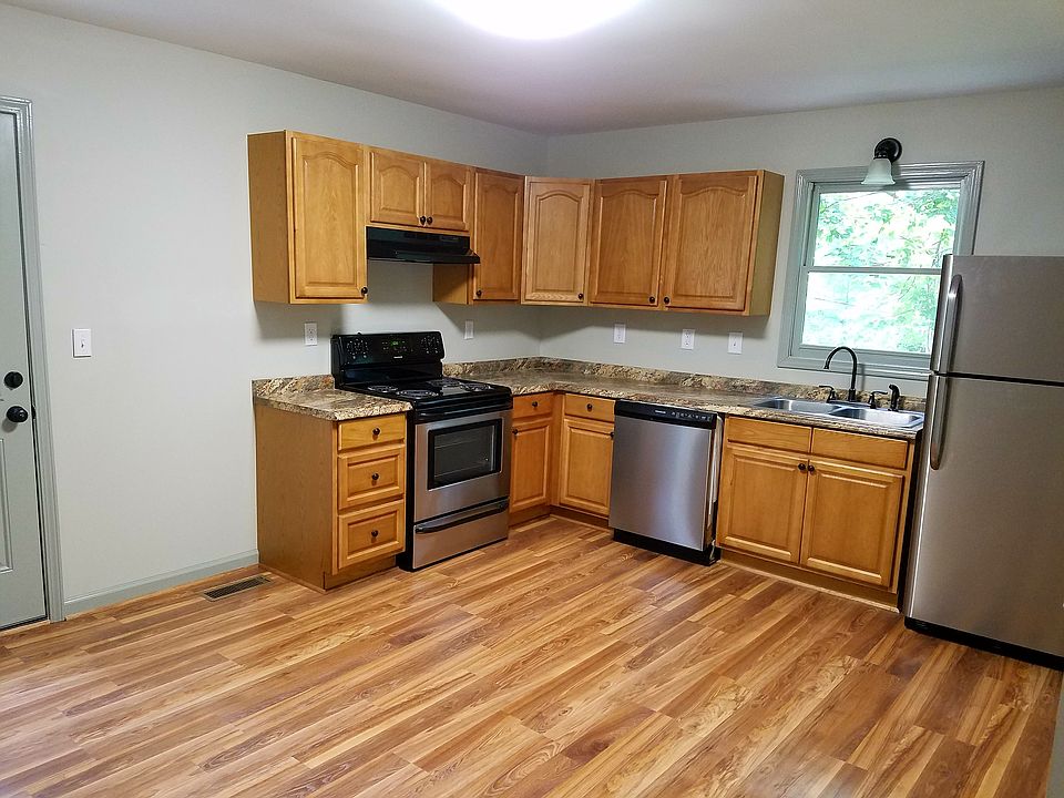 Wood cabinets, Stainless appliances, Granite look countertop