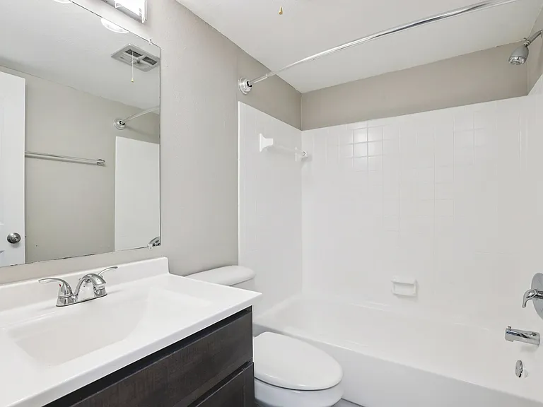 Sand Cove Apartments — Photo 12