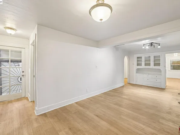 5826 Avenal Ave, Oakland, CA 94605