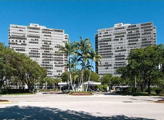 5th image of 3701 N Country Club Dr APT 1602