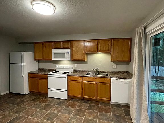 5th image of 2570 Lund Ave SE