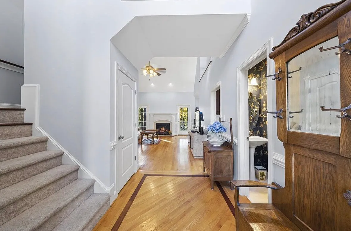3 bed, 1793 sqft, $2,095 — Photo 3