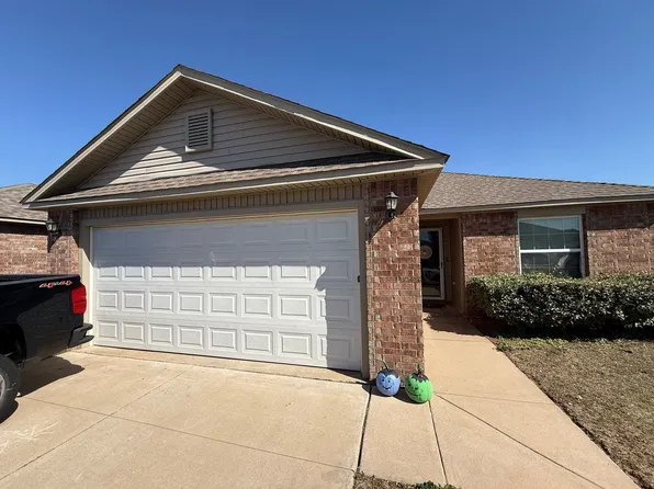 1880 Sussex St, Newcastle, OK 73065