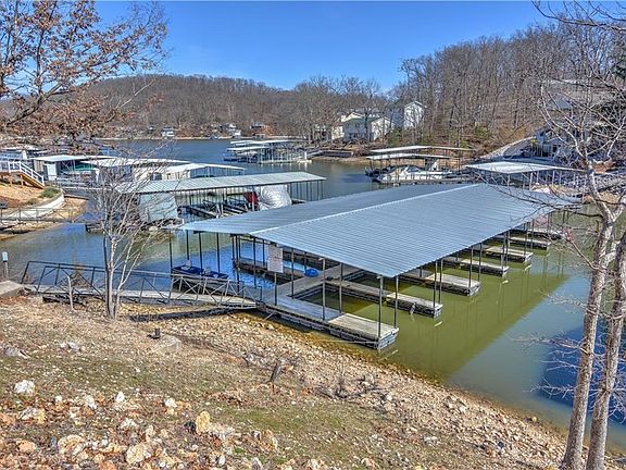 It's just a short drive to the community docks and pavilion.