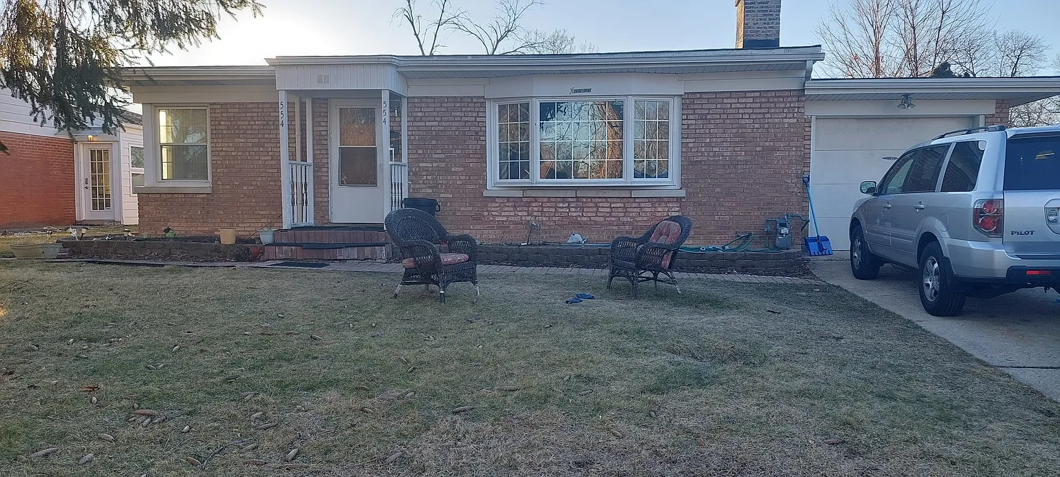 554 S Craig Pl photo 1