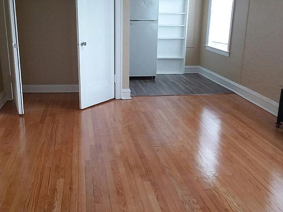 2nd image of 1121 E 82nd St APT 305