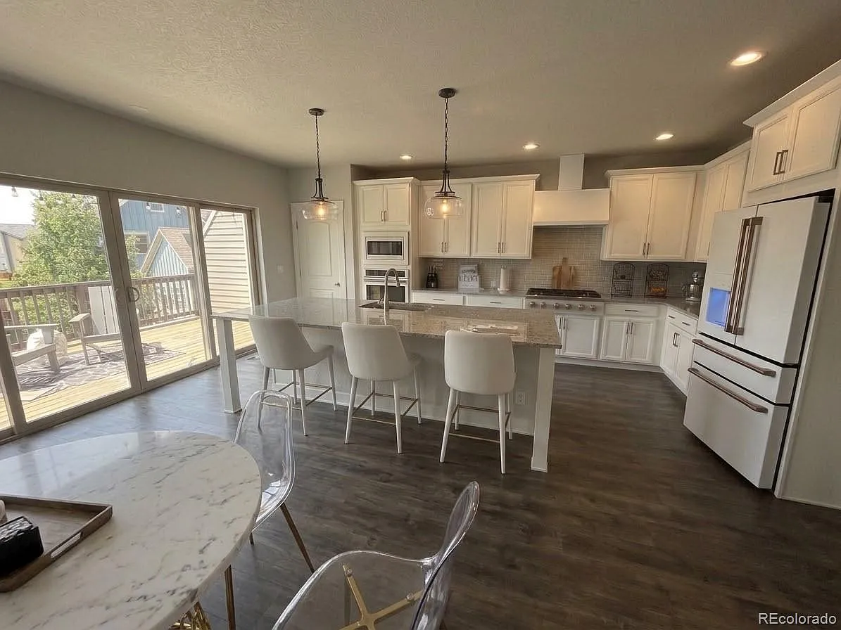 3 bed, 2.5 bath, 2140 sqft, $3,650 — Photo 3