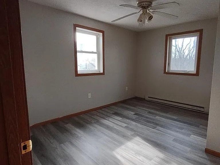 133 E Mechanic St — Photo 4