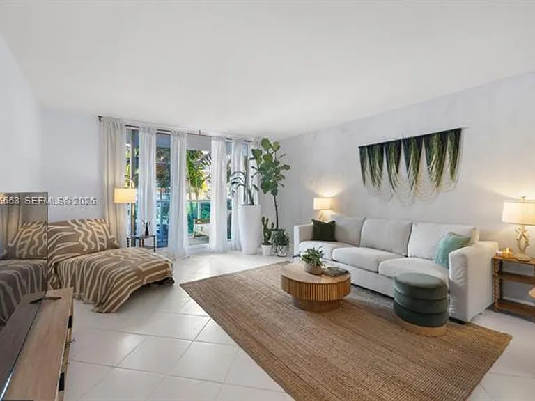 2301 Collins Ave #519 — Photo 3