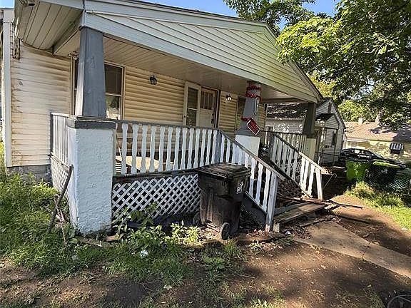 4th image of 941 W Waggoner St