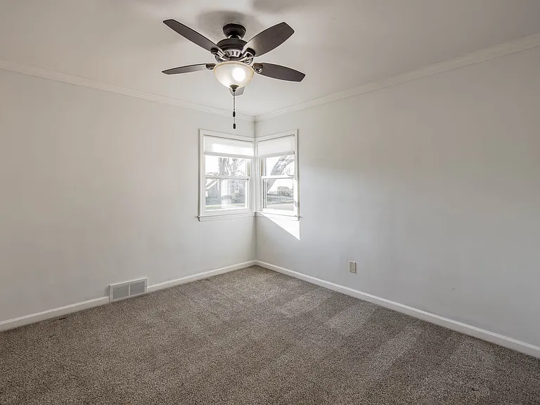 22705 Raymond St — Photo 5