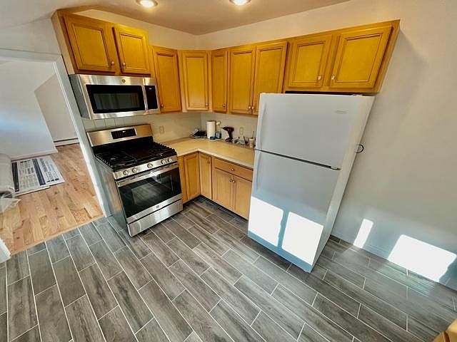 1st image of 119 Lincoln Ave E #2
