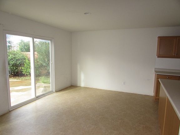 3rd image of 1331 Crown Imperial Ln