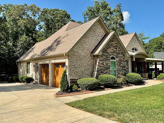 3rd image of 3003 McCollum Oaks Ln