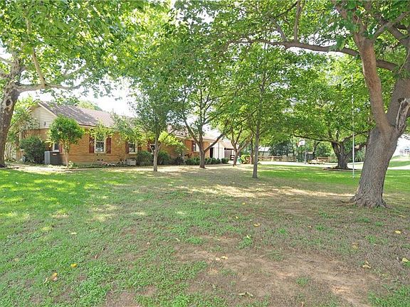 5th image of 1624 N Davis Dr