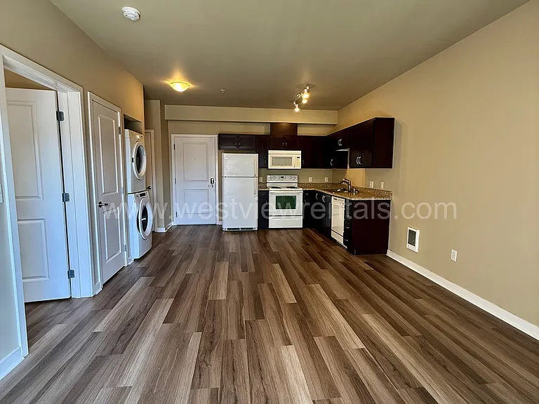 200 E Maple St — Photo 184