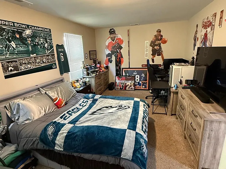 913 Hampton Way — Photo 16