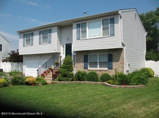 5 Partridge Ln, Howell, NJ 07731