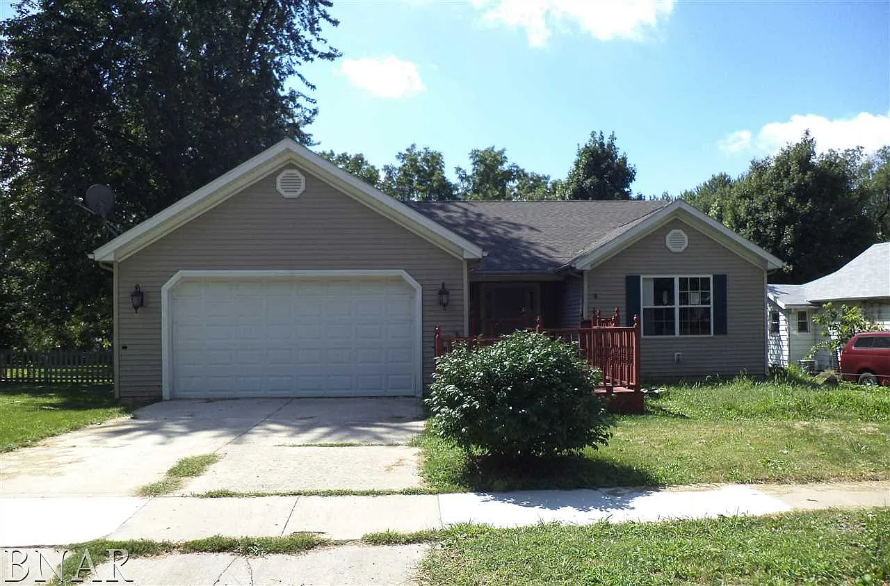 119 Magoun St photo 1