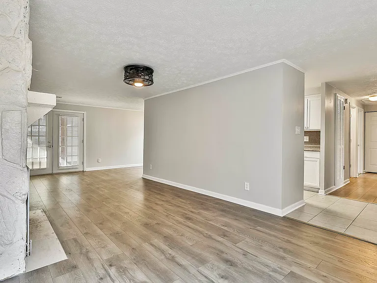 105 Hamilton Rd — Photo 5