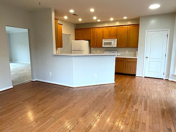 4th image of 131 Ivy Hills Ter