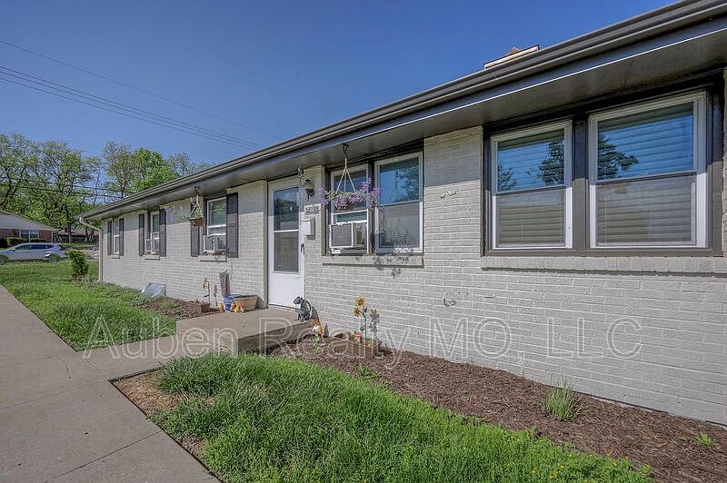 1st image of 3143 Puckett Rd #740