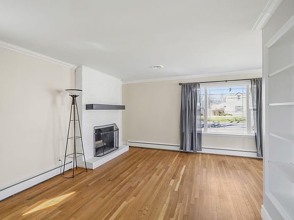 5th image of 619 W North St
