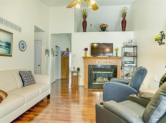 2nd image of 3729 Southern Manor Dr