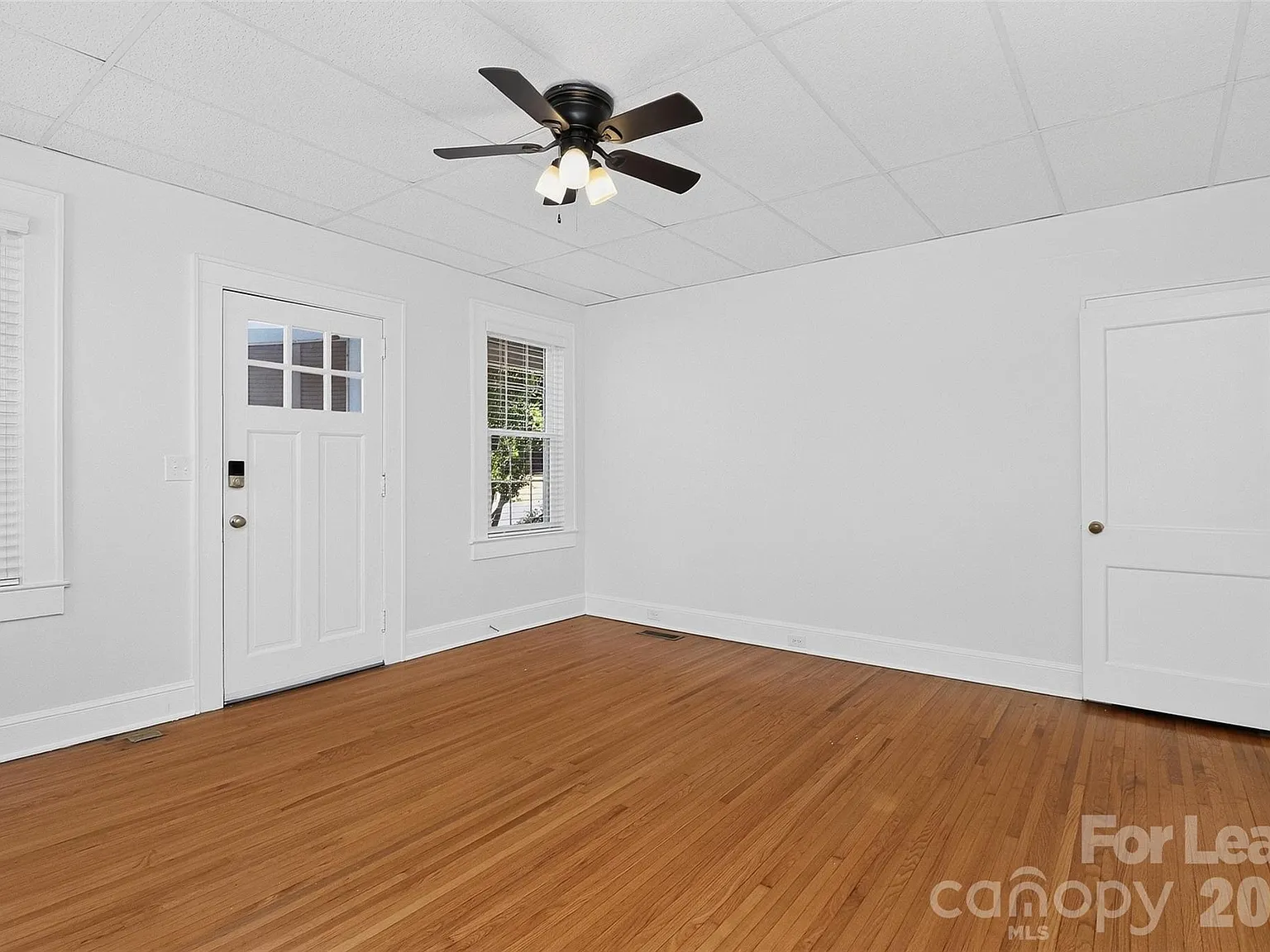 2 bed, 1.0 bath, 805 sqft, $1,175 — Photo 3