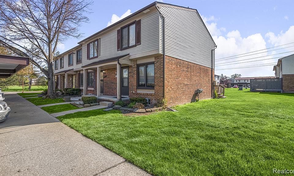 1st image of 16996 Kingsbrooke Dr #39