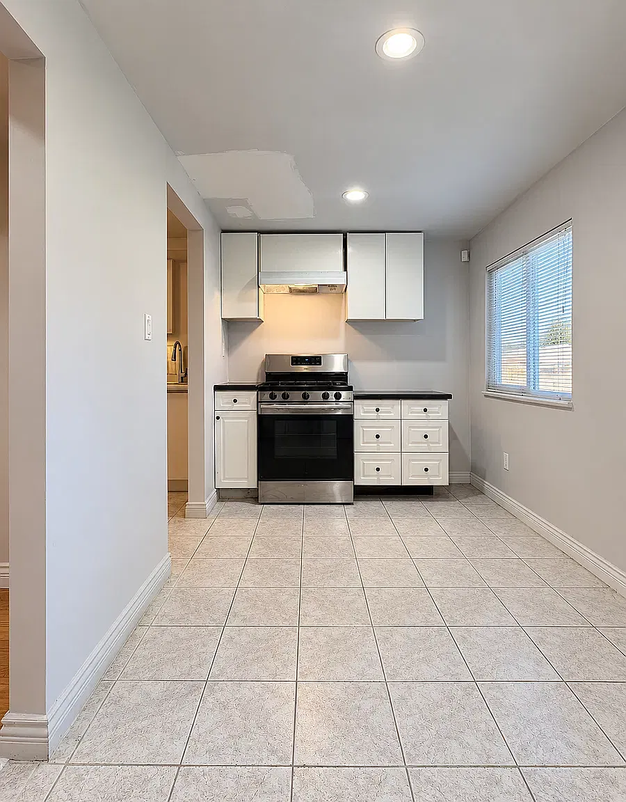 3 bed, 900 sqft, $2,499 — Photo 3