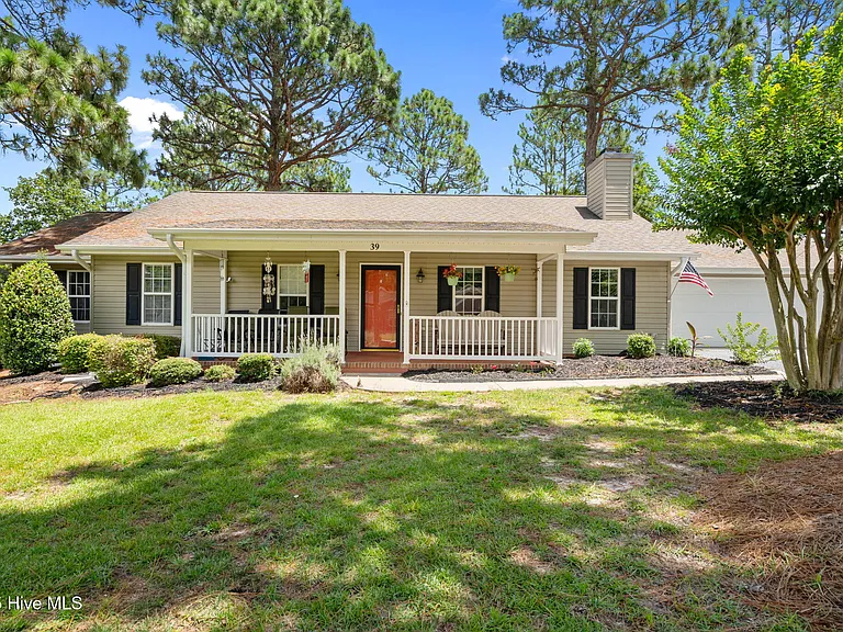 39 Bedford Cir — Photo 1