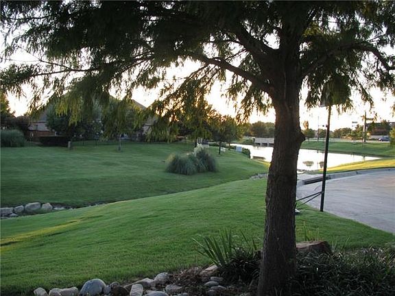 4th image of 2415 Loch Haven Ct