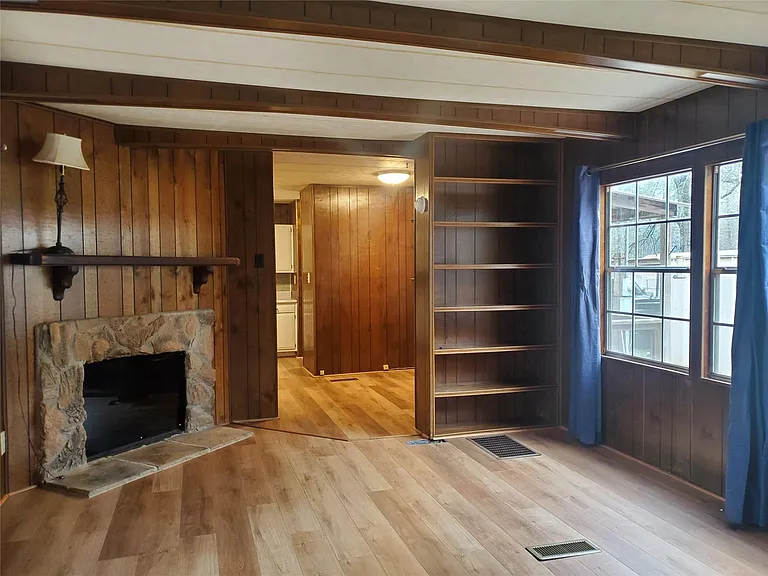 18379 Thomas St — Photo 10
