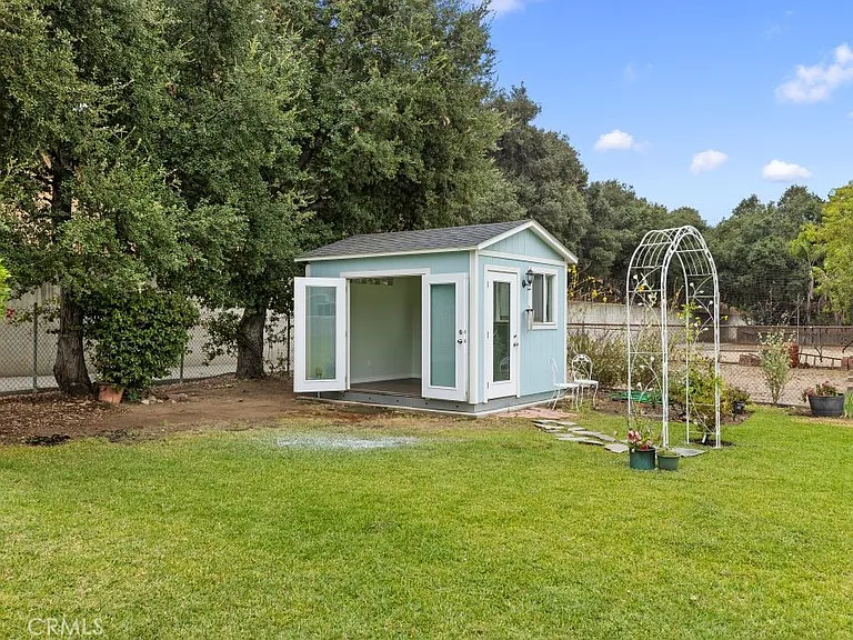 1096 Canyon View Dr — Photo 46