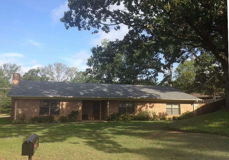1st image of 2705 Crestwood Ln