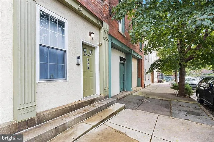 321-23 N Front St #4 — Photo 14