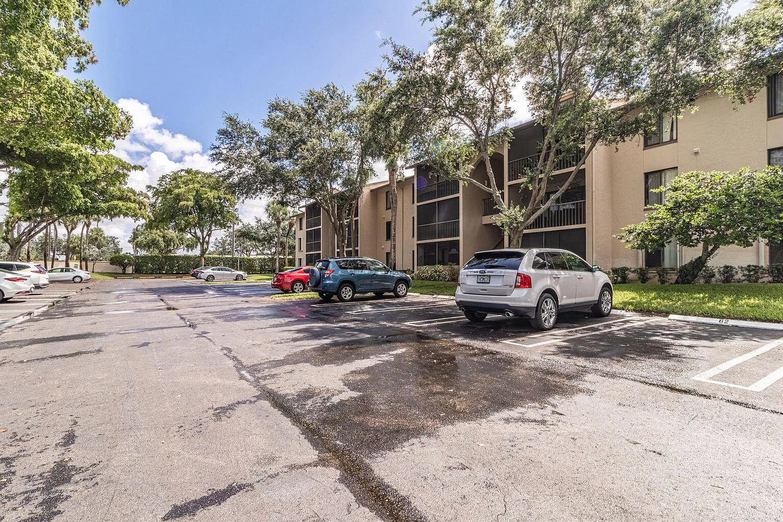 1 bed, 1.0 bath, 764 sqft, $1,700 — Photo 1