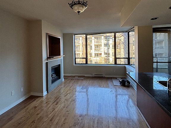 5th image of 9180 Hemlock Dr #303