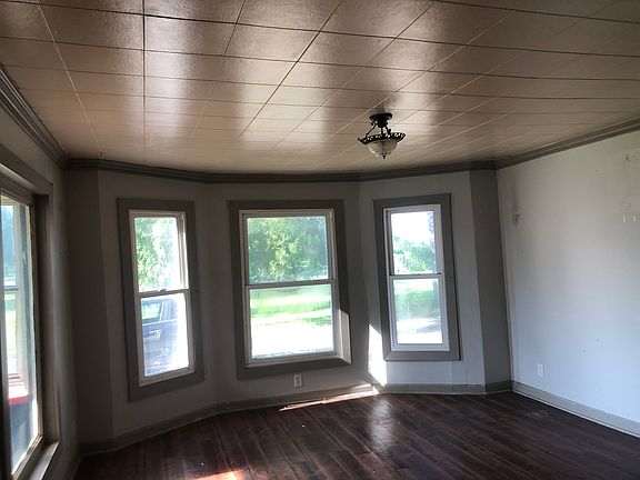2nd image of 315 S Main Ave