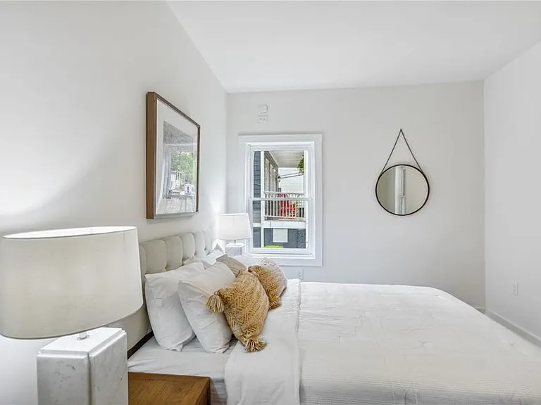 698 Garibaldi St SW — Photo 13