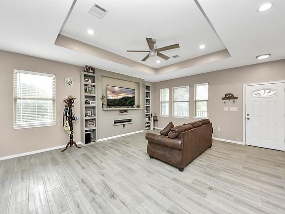 3rd image of 6543 Crestford Ln