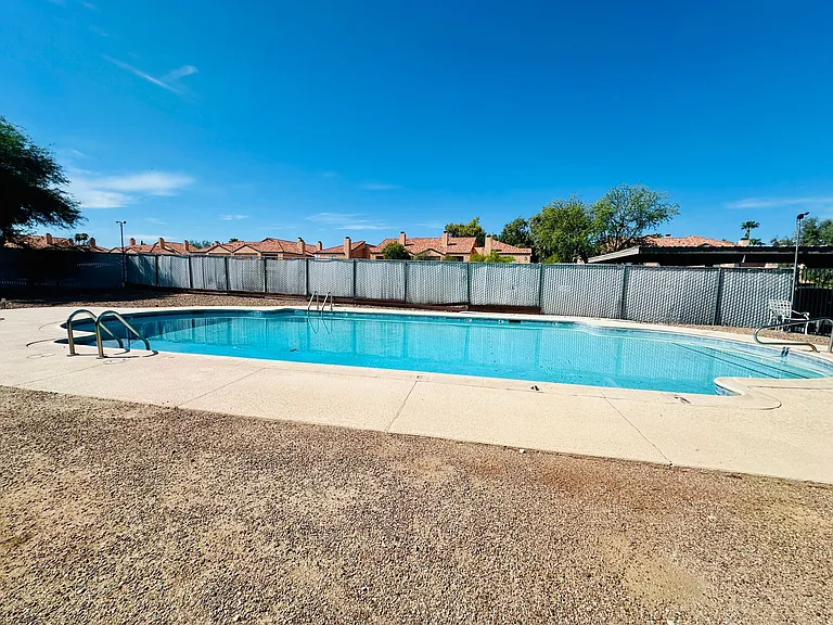 Desert Atrium - Studios, 1 Bedrooms and 2 Bedrooms in Great Location! Community Pool! — Photo 2