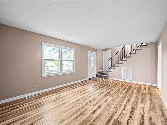 4th image of 131 Boxwood Dr