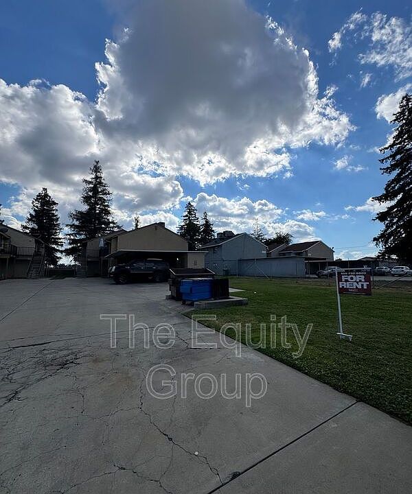 1st image of 1423 E Douglas Ave