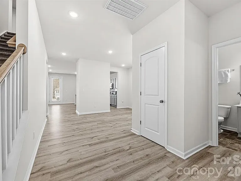 7024 Maple Run Cir — Photo 23