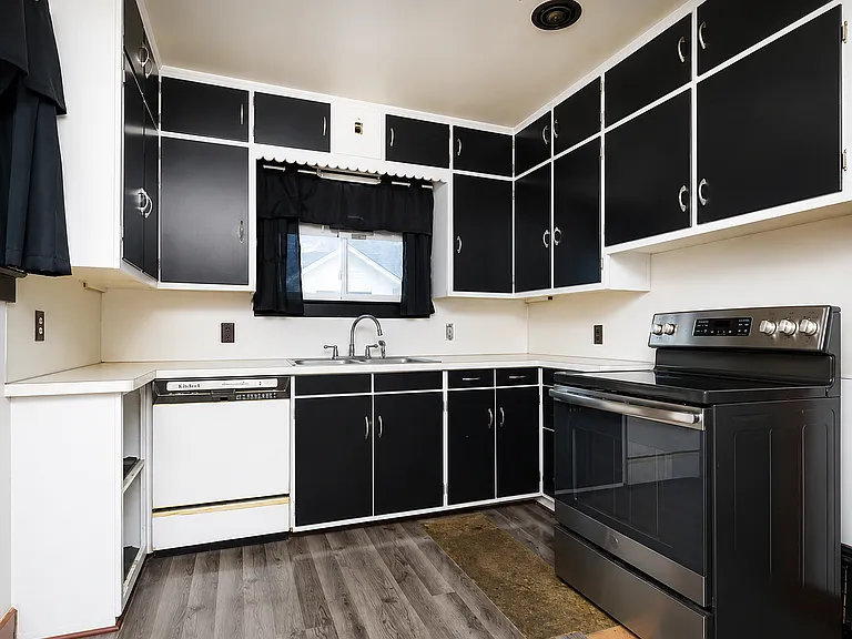 1543 Maine St — Photo 10
