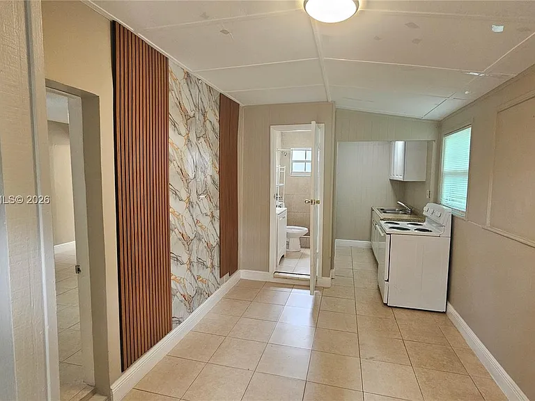 1840 Fern Rd #3 — Photo 5
