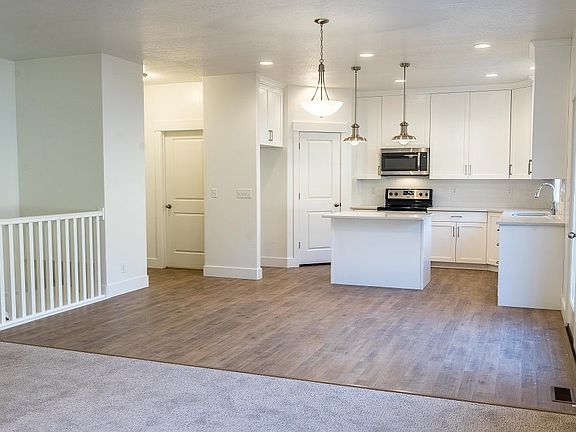 Finished home photos are representational images only. See sales agent for details.